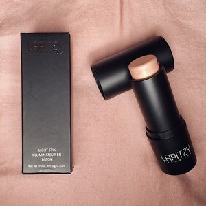 Laritzy Cosmetics Light Stix